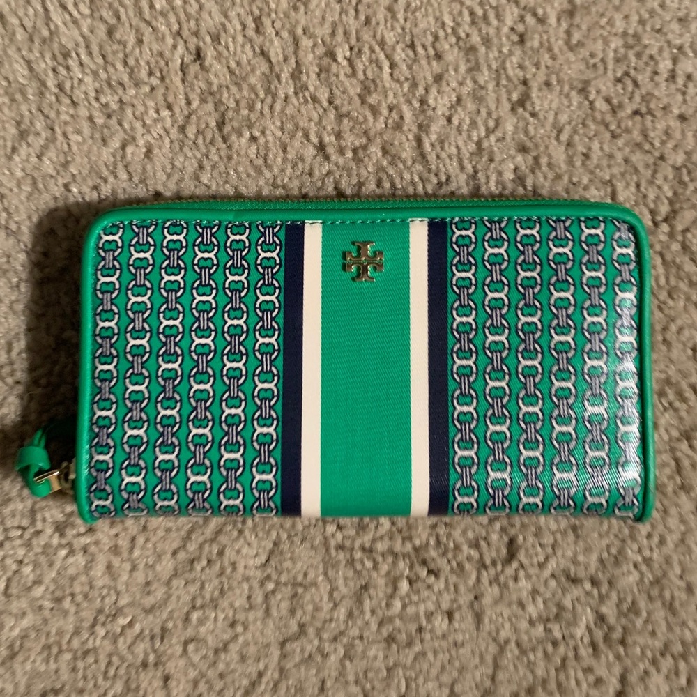 Tory Burch Wallet super cute